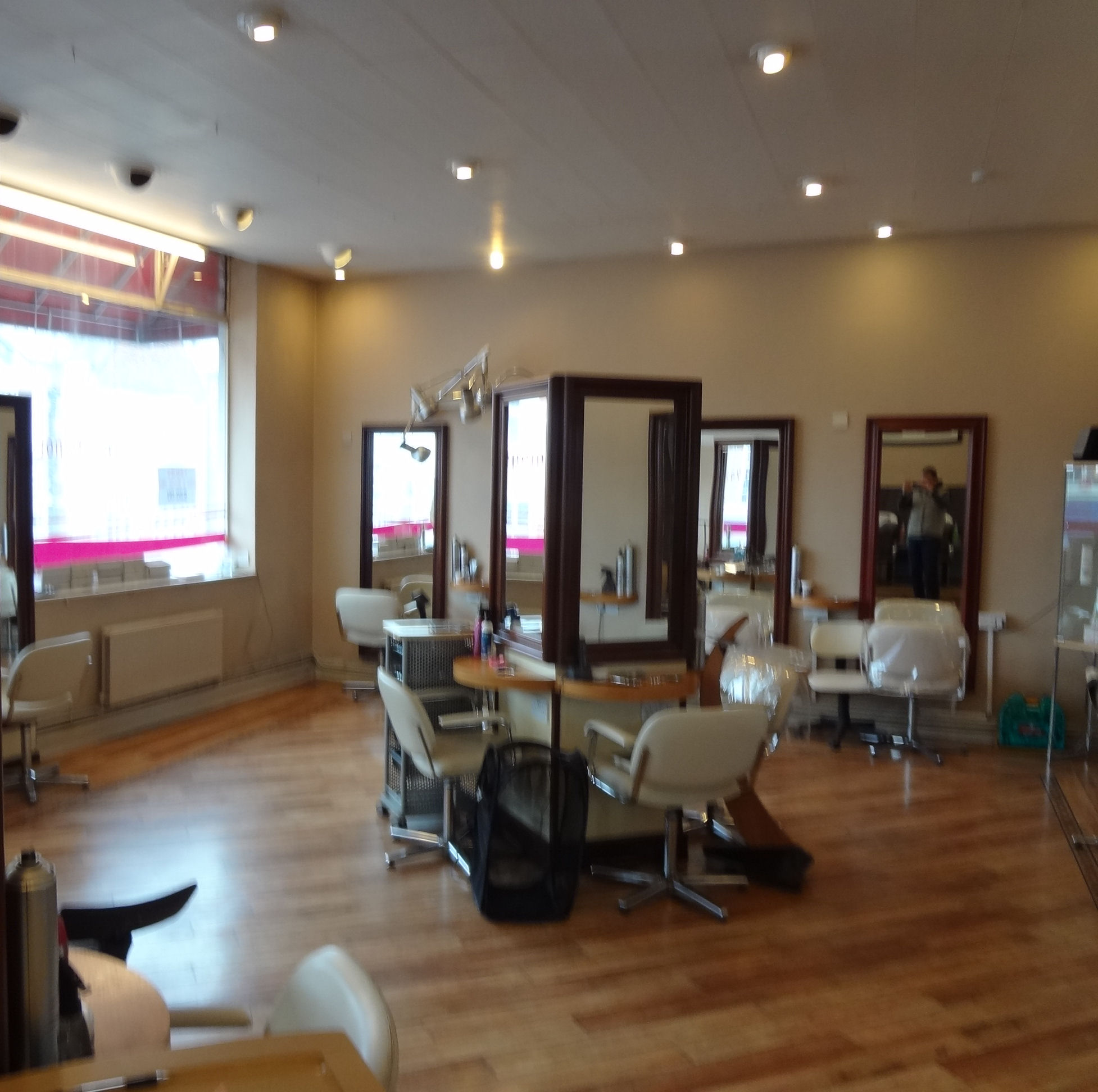 Denail Salons On 24Th Street - xkl9zpz